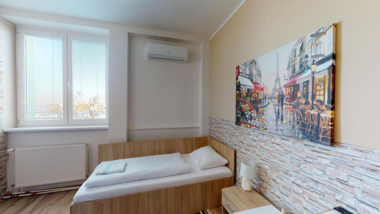 Hotel Hubert Nové Zámky Exterior foto
